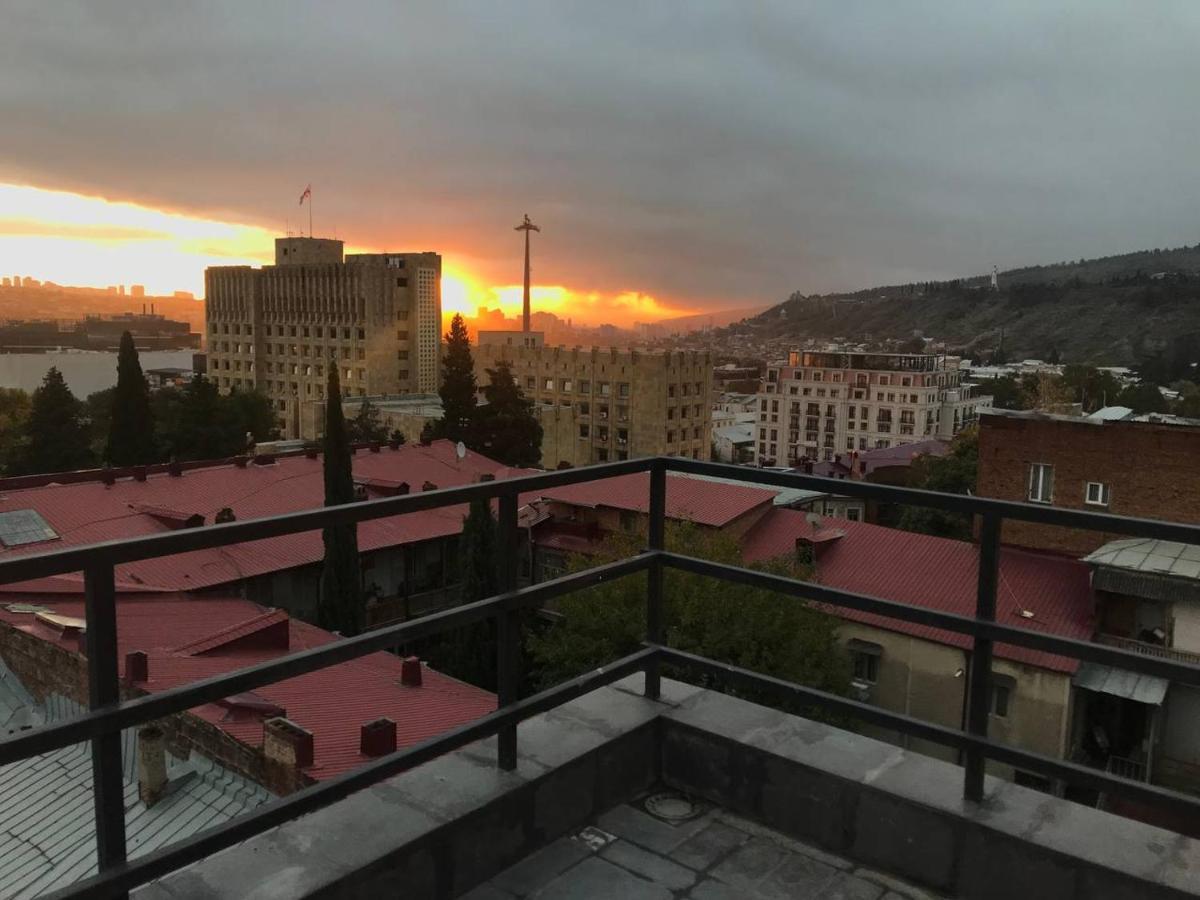 Diwan Hostel Tbilisi Buitenkant foto