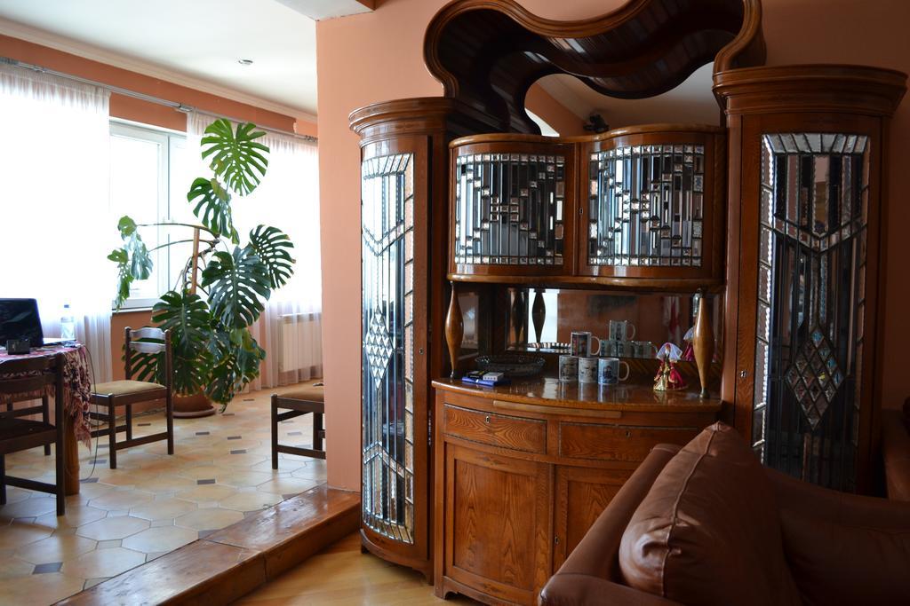 Diwan Hostel Tbilisi Buitenkant foto