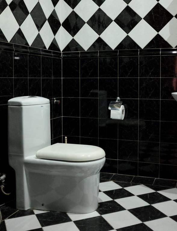 Diwan Hostel Tbilisi Buitenkant foto
