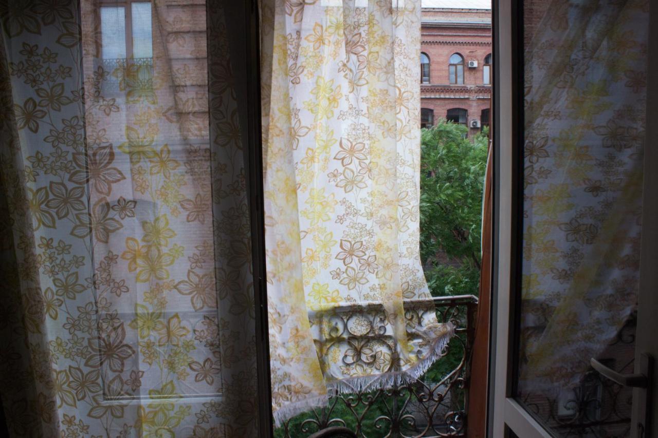 Diwan Hostel Tbilisi Buitenkant foto