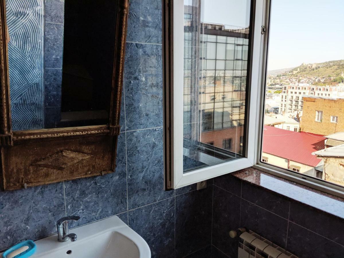 Diwan Hostel Tbilisi Buitenkant foto